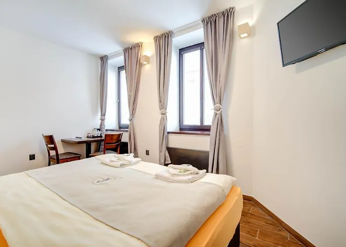 Kralovska Cesta 3*